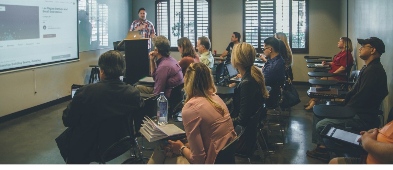 Menschen schauen Vortrag 